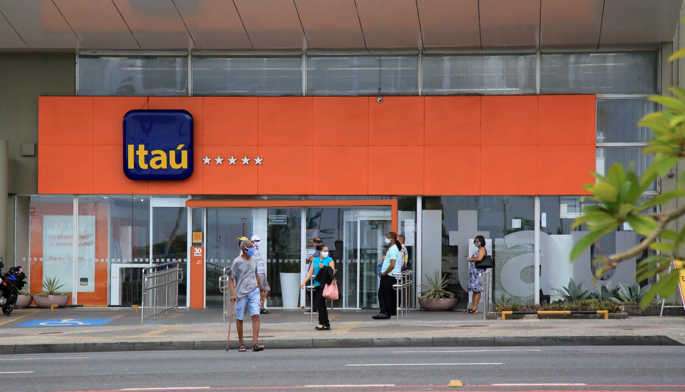 Itaú projeta crescimento sustentável e pagamentos extraordinários de dividendos