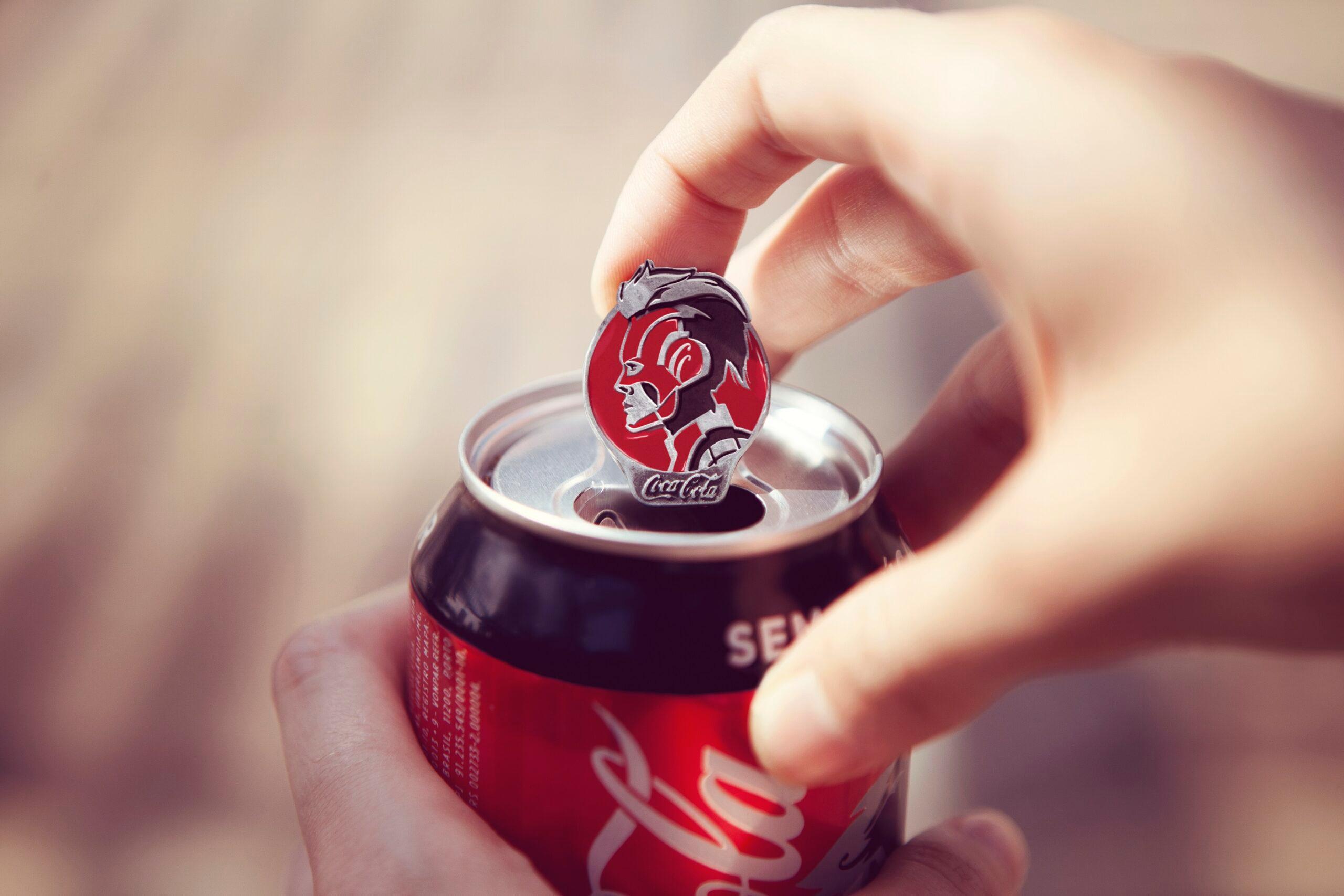 Os lacres viraram pins: o marketing nas latas de refrigerante
