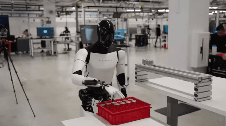 Tesla anuncia robô humanoide Optimus para operação nas fábricas