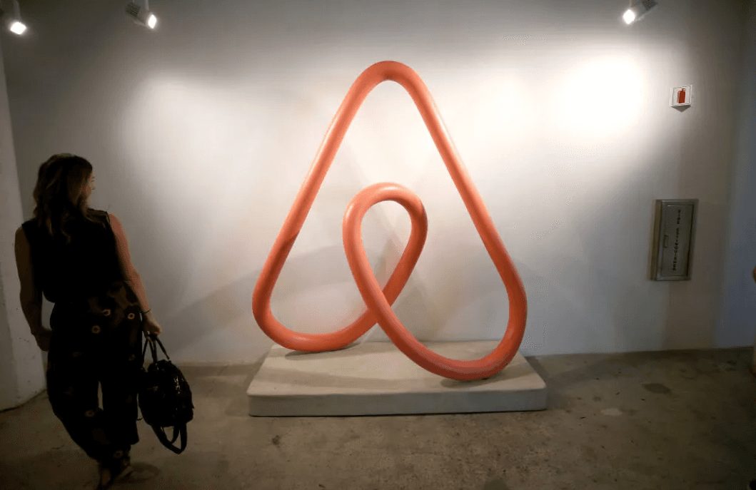 Airbnb Anuncia Expansão Além dos Aluguéis de Curta Duração e Relança "Experiências"