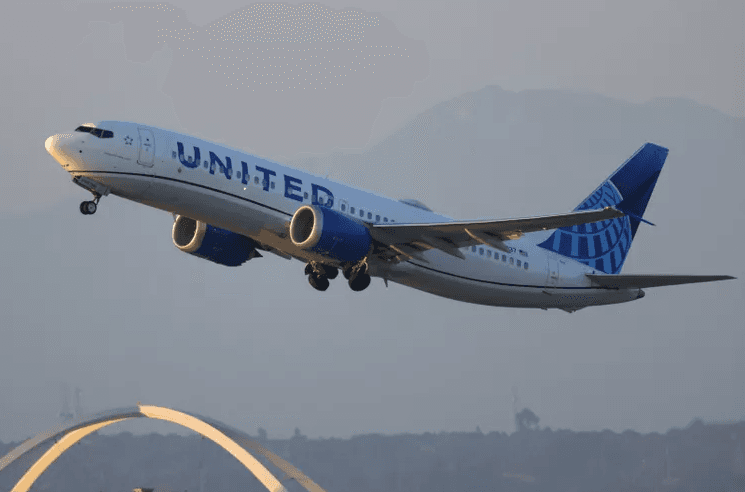 United Airlines fecha acordo com Starlink para oferecer Wi-Fi gratuito em todos os voos