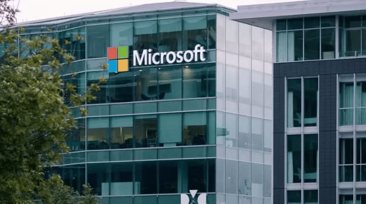 Microsoft investe US$ 100 bilhões em IA com leasing e amplia datacenters globais