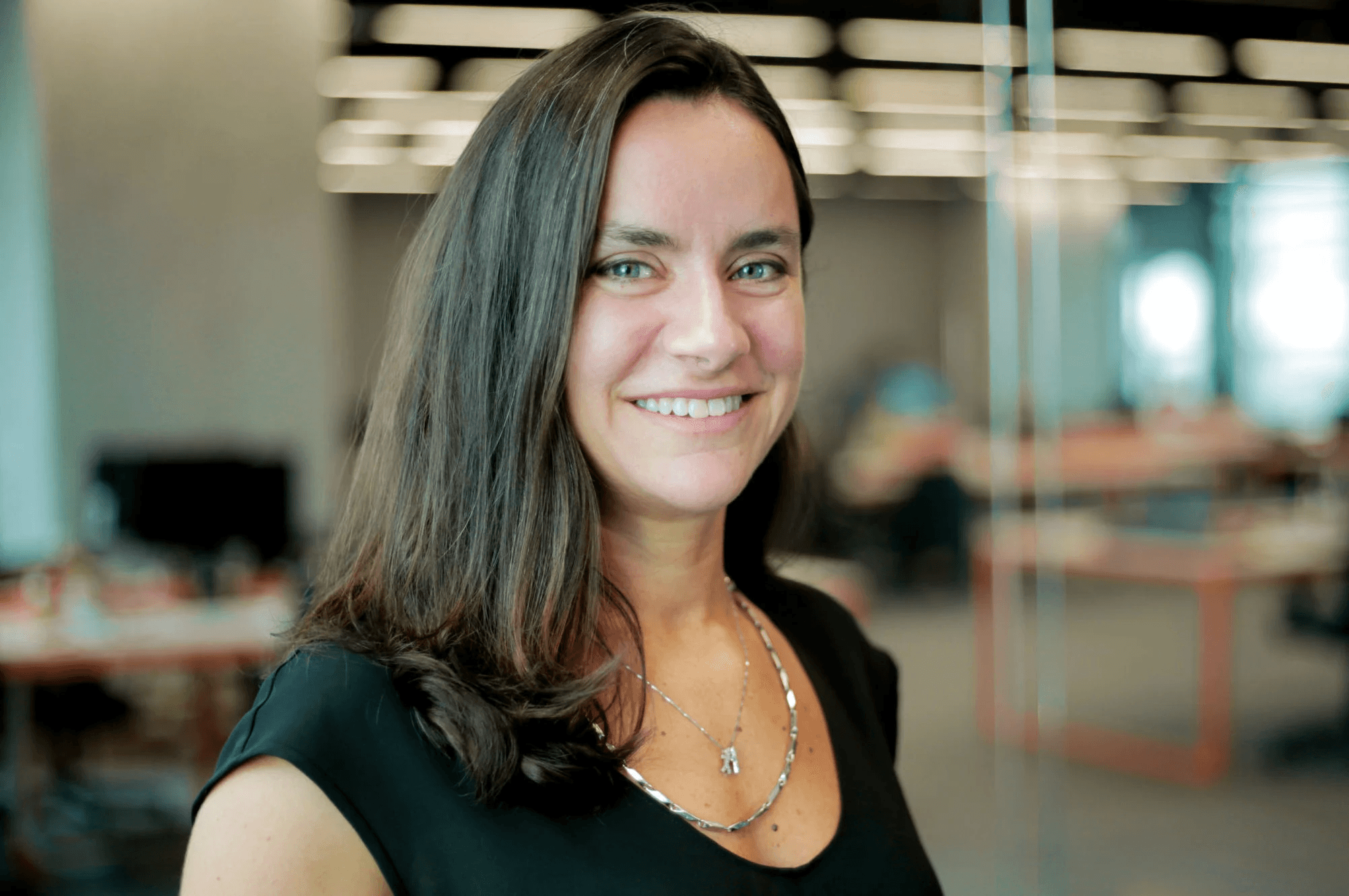 Incerteza fiscal e inflação desafiam o cenário econômico, diz Rafaela Vitória