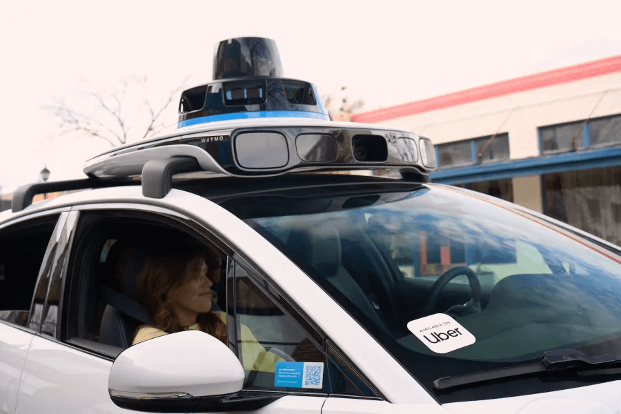 Uber expande serviço com Waymo e avança no mercado de robotáxis