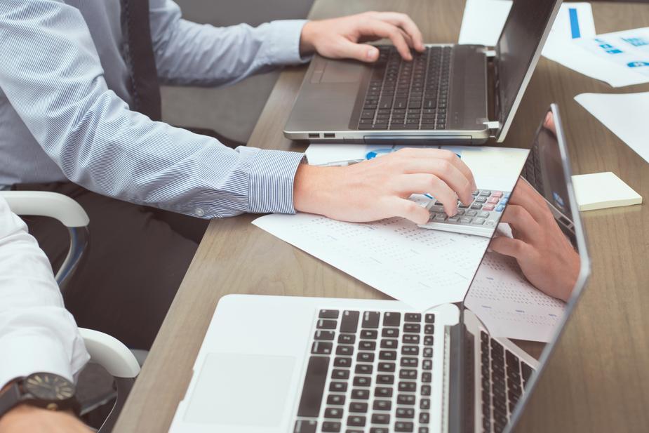 Pedidos de falência de empresas recuam 22,5% em 12 meses