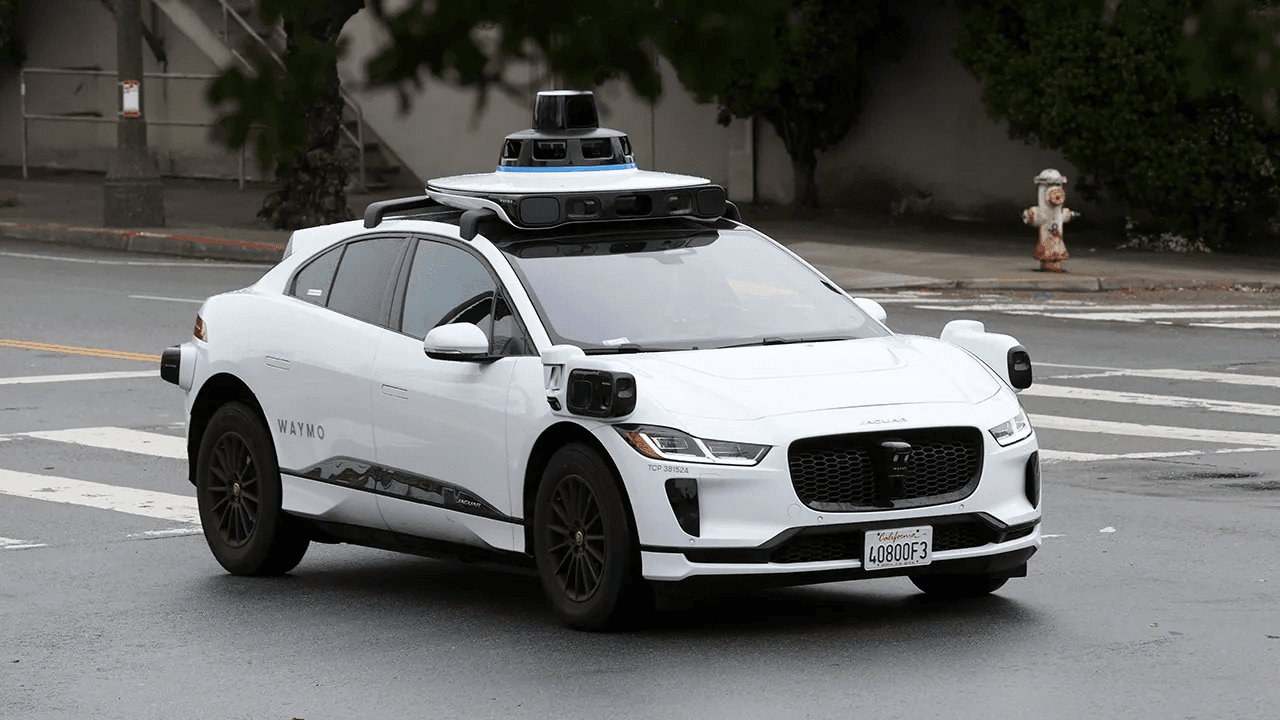 A Disputa Acirrada pelo Futuro dos Robotáxis
