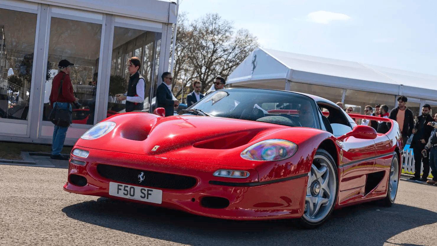 Ferrari amplia base de clientes com aumento de compradores mais jovens