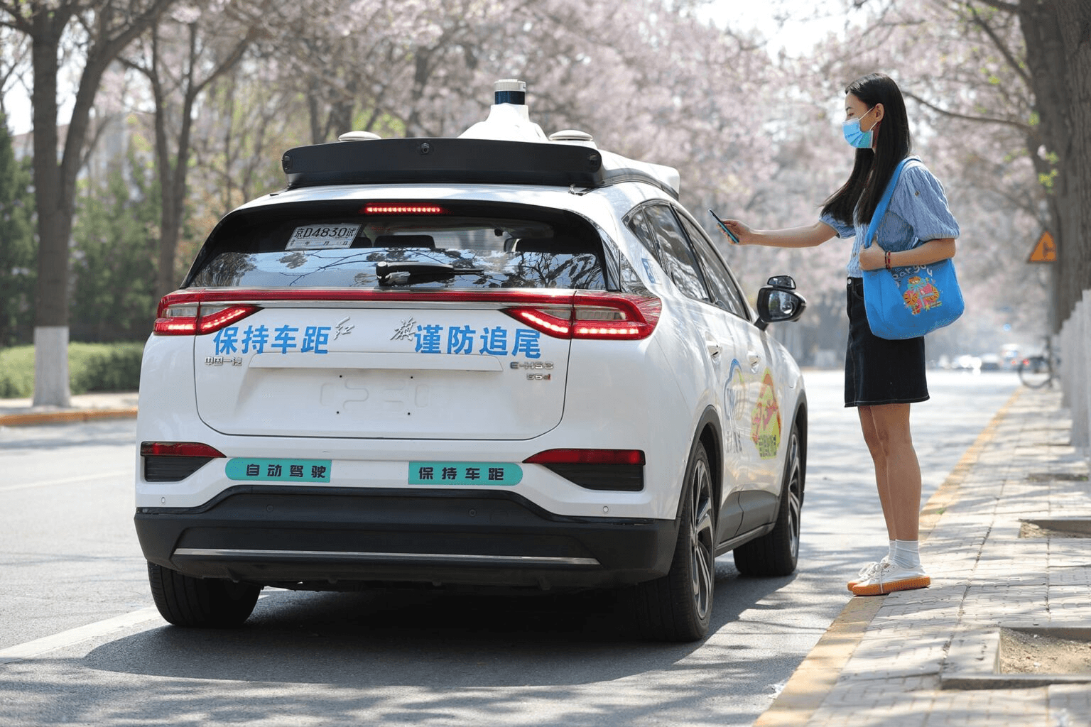 Uber e Baidu ampliam fronteiras dos robotaxis com acordo para Ásia e Oriente Médio