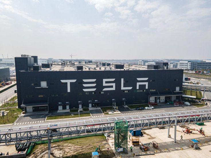 A Anatomia da Eficiência Brutal: O Encolhimento da Tesla como Manifesto de Gestão