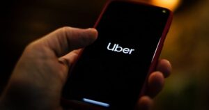 Uber, lucro trimestral, crescimento de receita, Ebitda ajustado, reservas brutas, Dara Khosrowshahi, mobilidade urbana, entregas de alimentos, investimentos, mercado financeiro, tecnologia de transporte, economia compartilhada, resultados financeiros, Wall Street, previsões de mercado.